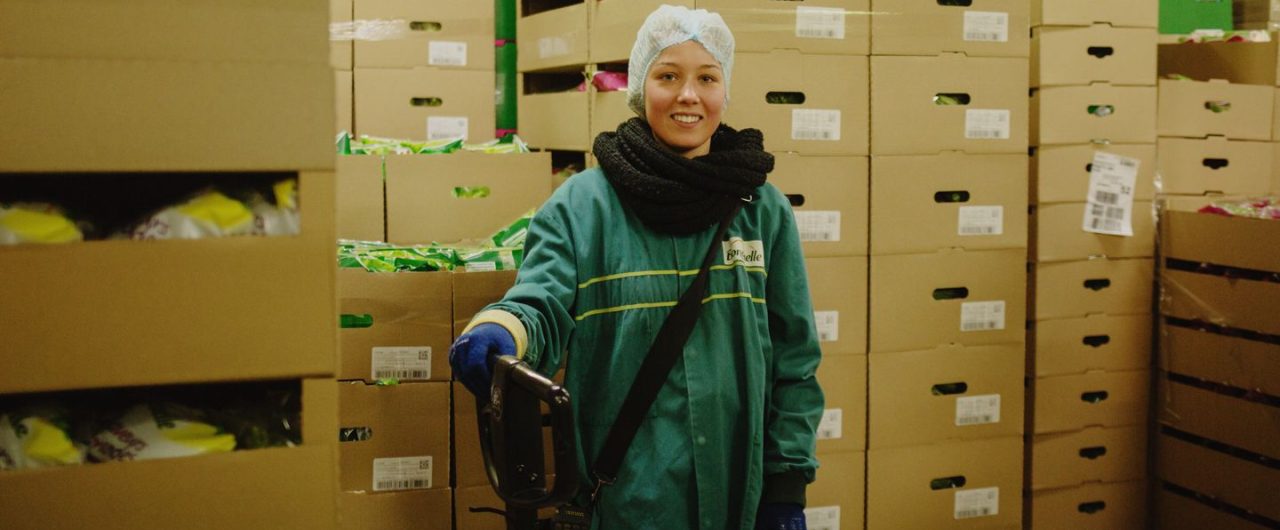 Manutention de cartons de légumes